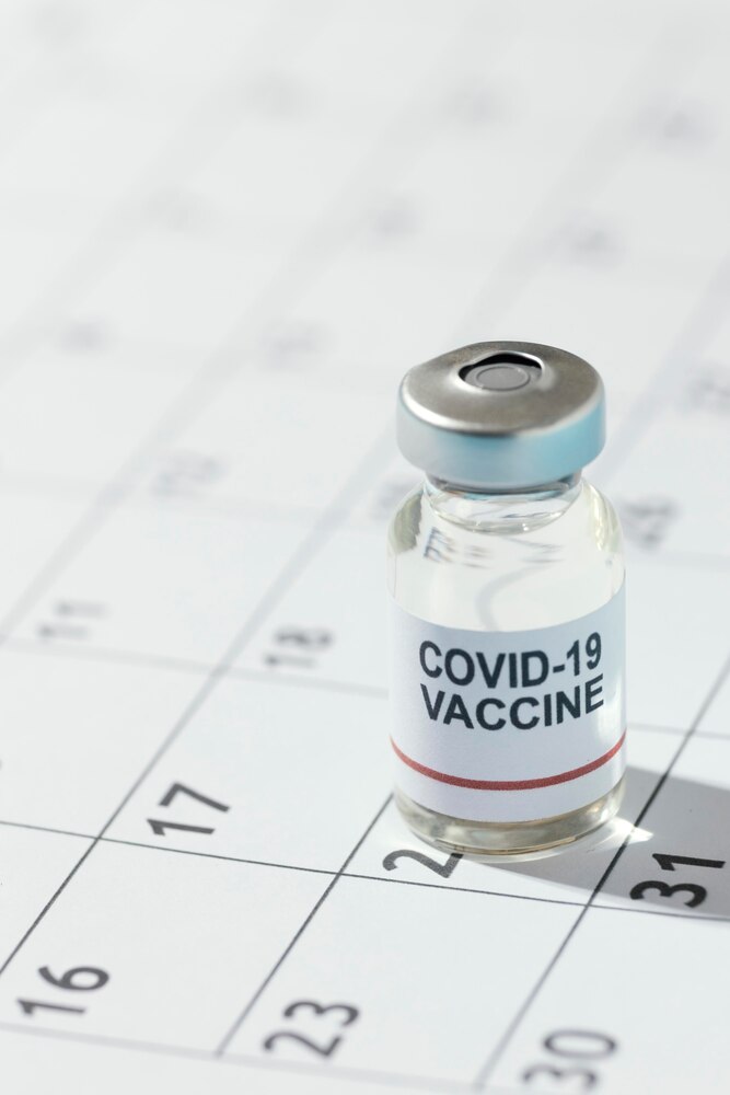 Minimal vaccine bottles composition on calendar