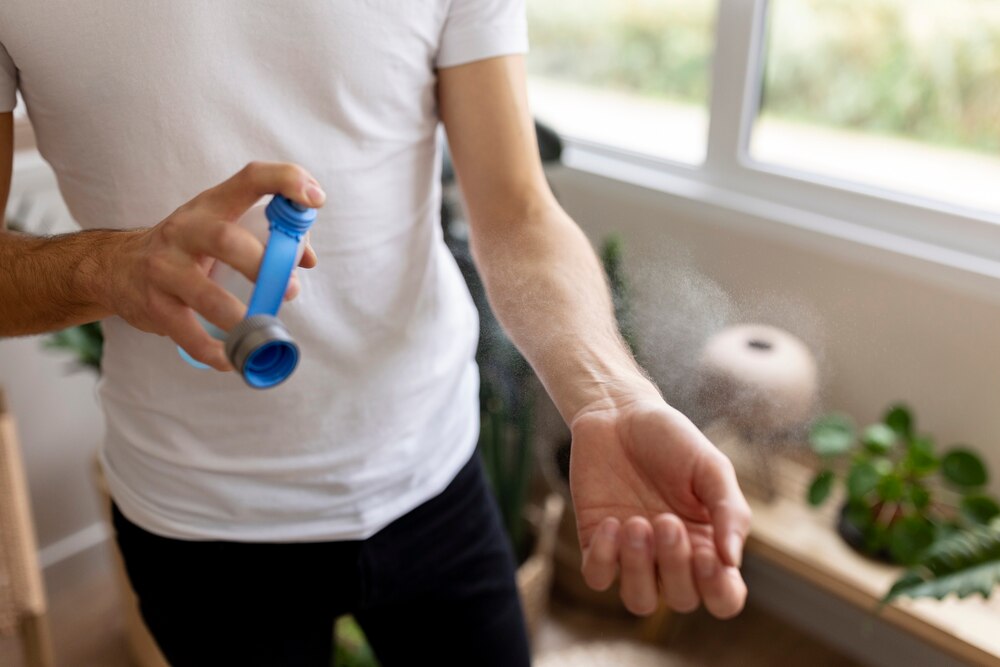 Person putting on parfume